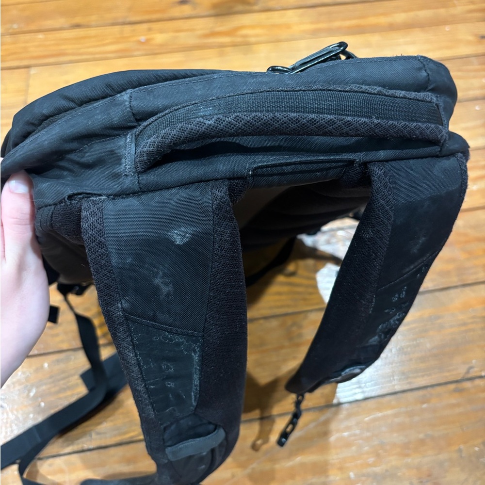 (979)*NORTH FACE BLACK BACKPACK* - Picture 7 of 11